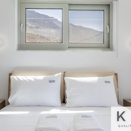 Blue Pearl With Private Pool In Afrato Village! Infinite Sea Views! Τραπεζάκι